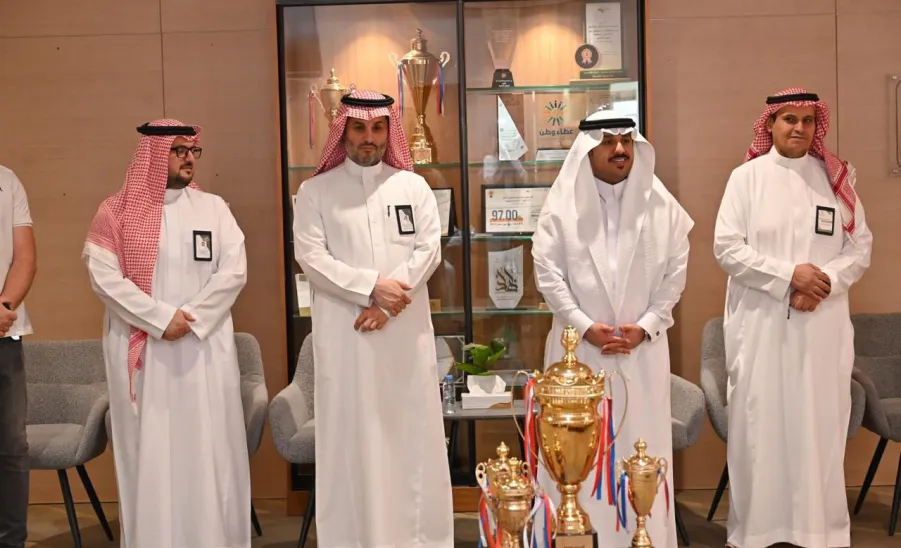 الرئيس التنفيذي للكلية التطبيقية يستقبل أبطال منتخب الكلية لكرة القدم - تكريم 