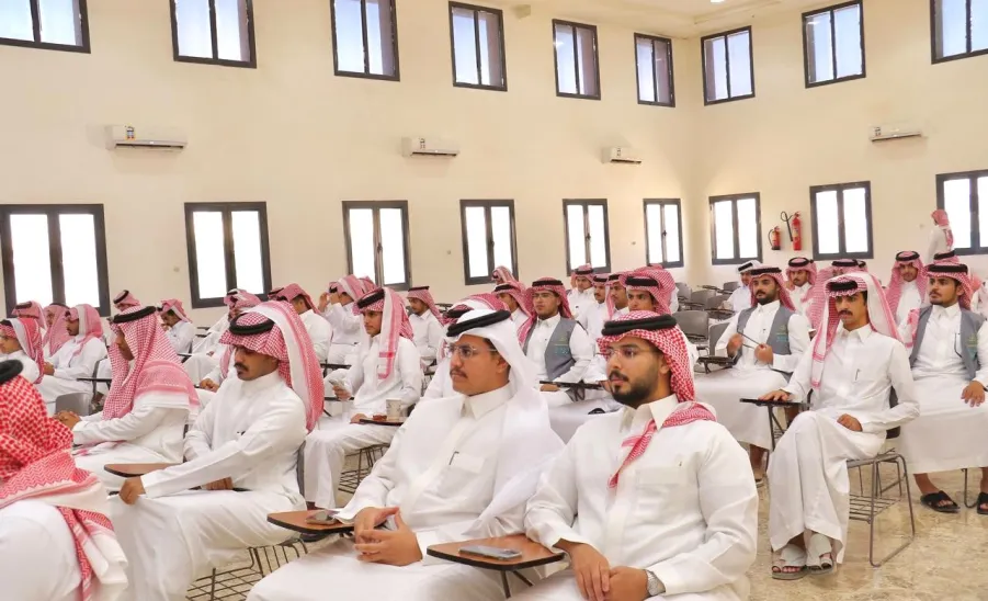 الكلية التطبيقية تقيم حفل ختام الأنشطة الطلابية للعام 1447هـ - تكريم 