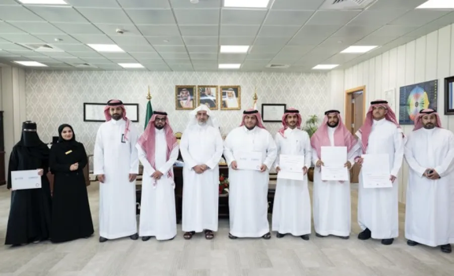وكيل الجامعة يكرّم مجتازي برنامج خبير أهداف التنمية المستدامة - 4