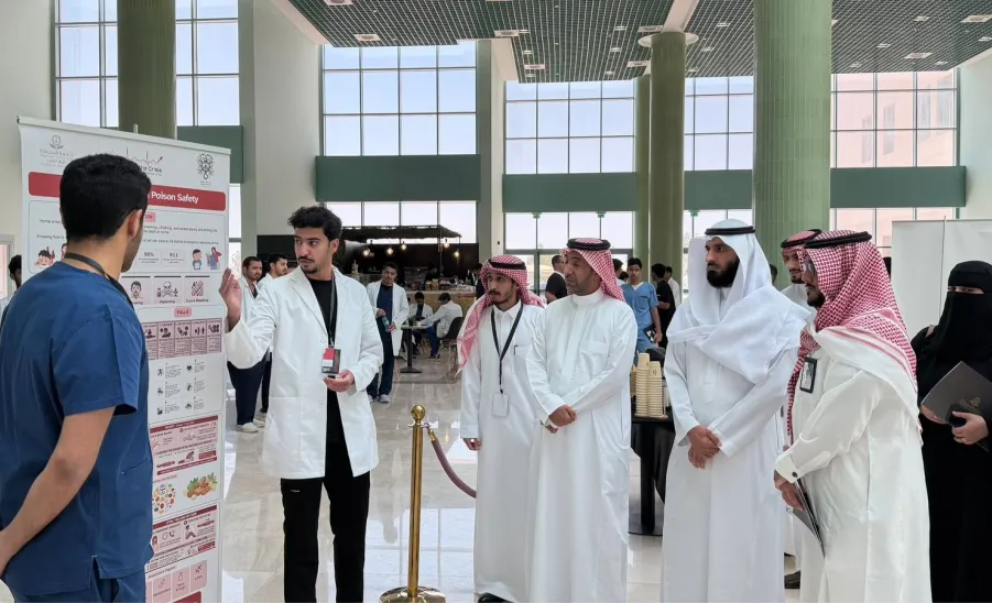  طلبة الدفعتين 14 و 10بكلية الطب ينظمون معرضاً عن طب الطوارئ - المعرض التوعوي