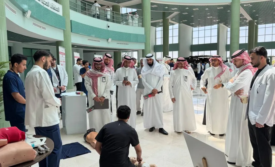  طلبة الدفعتين 14 و 10بكلية الطب ينظمون معرضاً عن طب الطوارئ - المعرض التوعوي