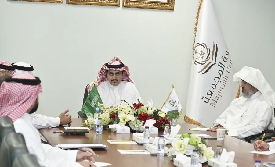 MU CHAIRS SPORTS CITY PROJECT COMMITTEE MEETING  - رئيس الجامعة يتابع التقرير الفني للمشروع ويستمع إلى عرض حول مستجدات التنفيذ