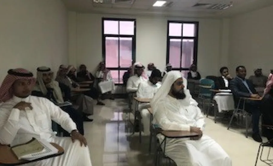 وحدة الأنشطة الطلابية بكلية العلوم والدراسات الانسانية برماح تقيم محاضرة إرشادية ضمن أنشطة مركز التوجيه والإرشاد الطلابي بالجامعة  - 