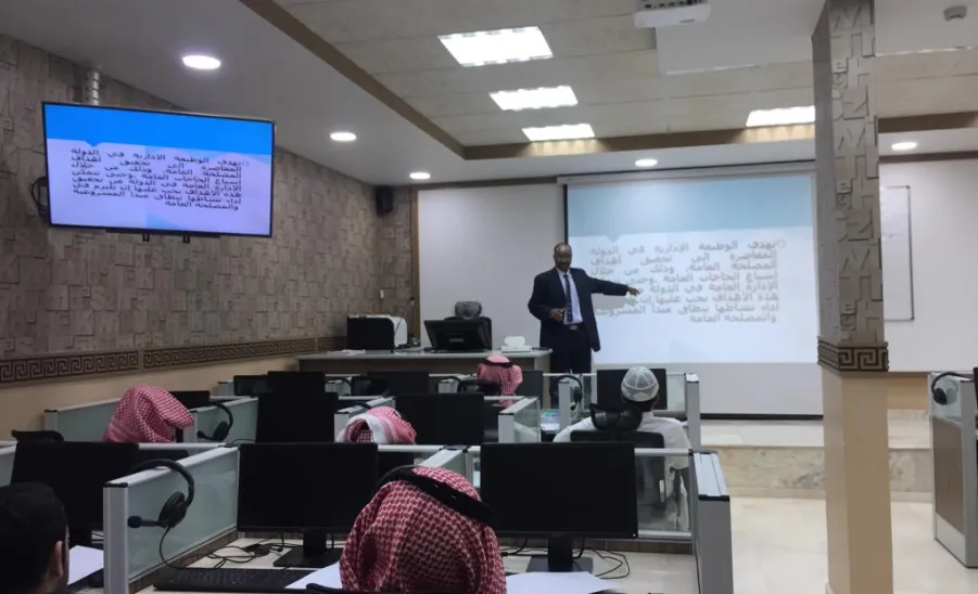 كلية إدارة الأعمال تقيم دورة تدريبية بعنوان " الرقابة القضائية على أعمال الإدارة في المملكة العربية السعودية" - 