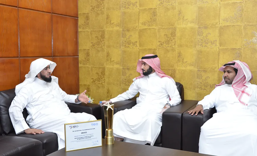 The Vice-Rector and Supervisor of the Deanship of E-Learning and Distance Learning Meets Fellow Lecturer Mr. Thamer Bin Ali Al-Degeshi  -  