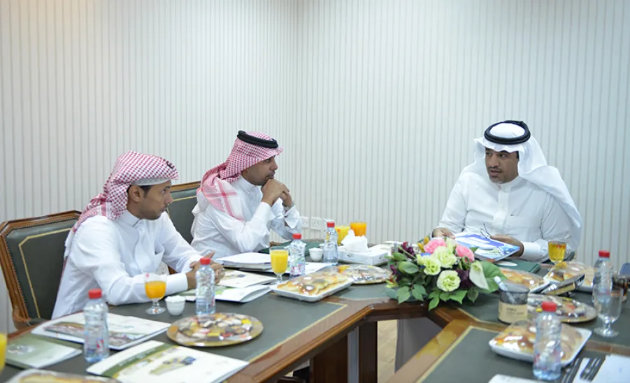 Saudi Electronic University Vice Rector Visits the Deanship of E-learning and Distance Learning -  