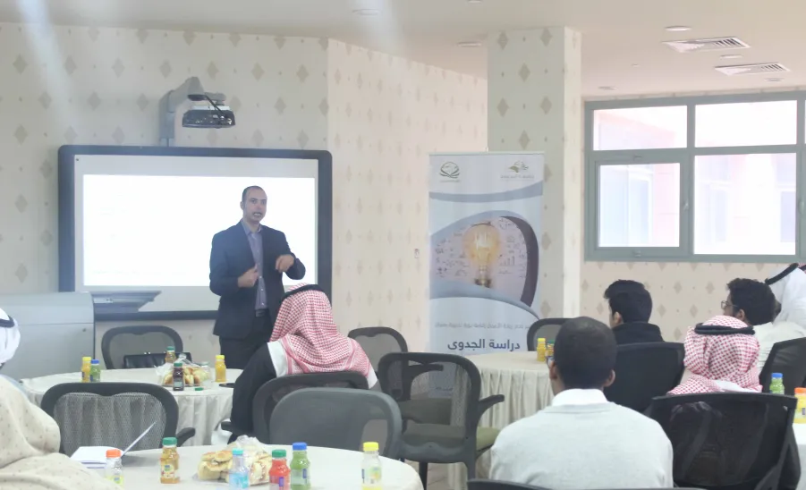 كلية إدارة الأعمال تقيم دورة تدريبية بعنوان " دراسة الجدوى " - 