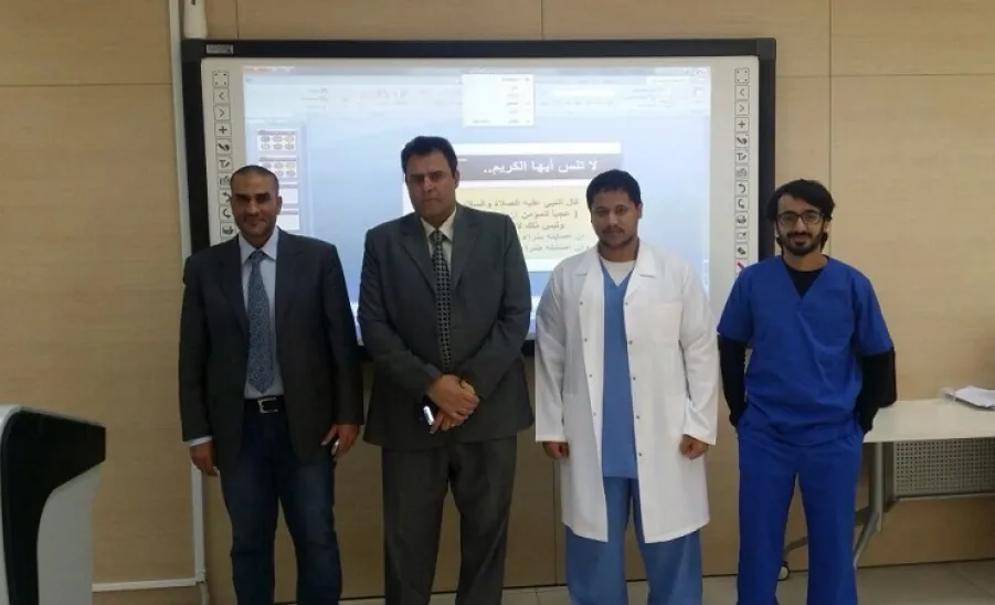 طلاب الطب يتفاعلون مع برامج مركز التوجيه والإرشاد الطلابي - 