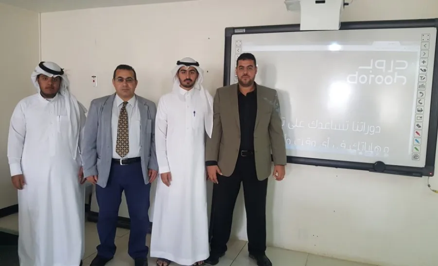وحدتا الأنشطة الطلابية والشراكة المجتمعية تعقدان دورة لطلاب الكلية عن منصة "دروب" -  