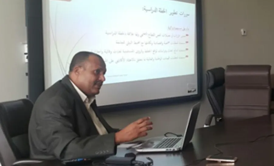 برنامج تدريبي لأعضاء هيئة التدريس( كيفية تطوير الخطط الدراسية ) - 