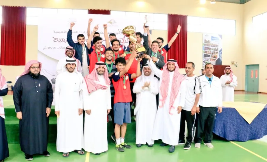 كلية الهندسة تفوز بكأس سعادة وكيل الجامعة للشؤون التعليمية لكرة القدم بالصالات  -  