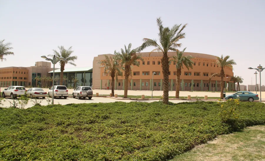 كلية التربية بالزلفي تحصل على 30% من مراكزجائزة معالي مدير الجامعة للمواقع الفرعية المتميزة  - 