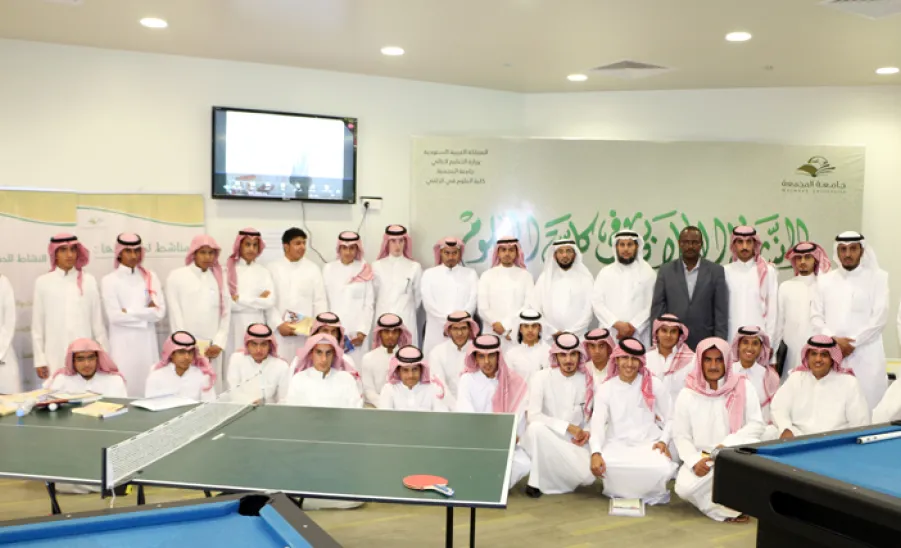 عميد شؤون الطلاب يلتقي بطلاب العلوم وطب الأسنان - 