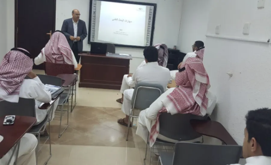 وكالة الدراسات العليا والبحث العلمي تقيم فعالية بعنوان: (مهارات البحث العلمي) - 