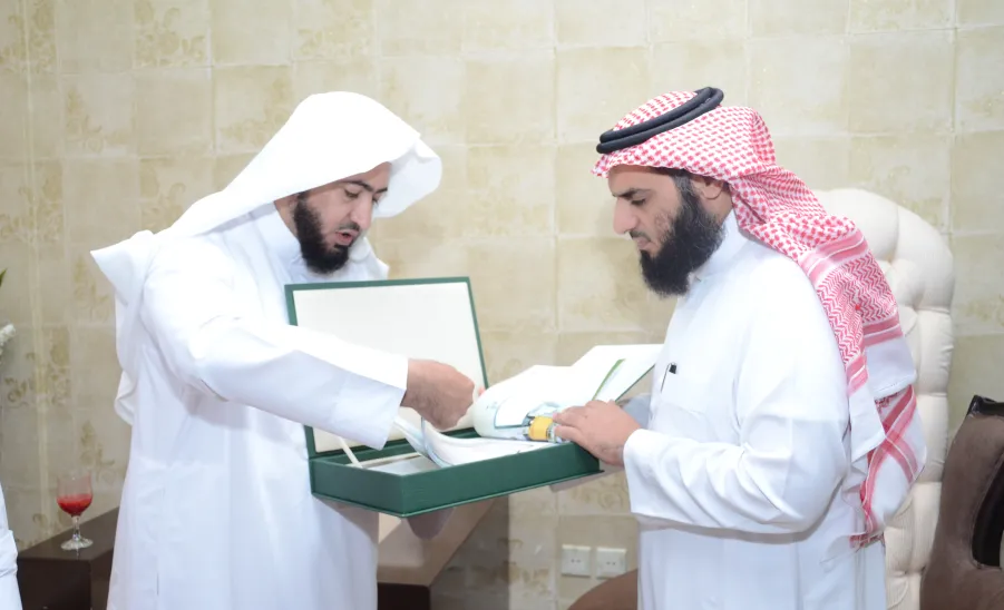 Vice Rector for Educational Affairs Receives a Copy of the Annual Report of the Deanship of E-Learning - 