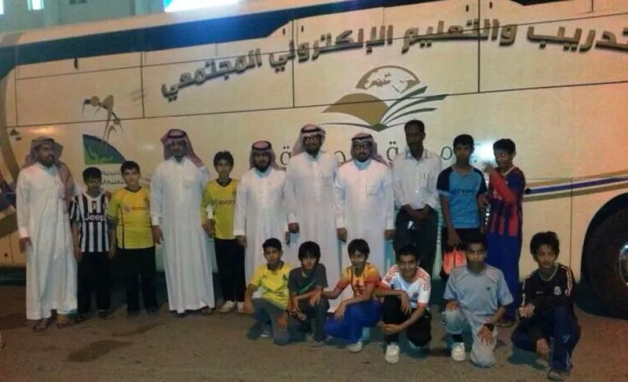 "Training And E-Education Community Mobile Bus "Continues Its Summer Operational Plan In" Artawiyah " - 