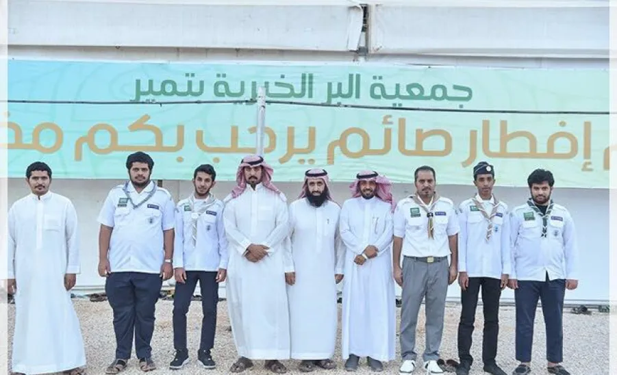 بمرافقة عميد شؤون الطلاب د.خالد العفيصان  جوالة الجامعة تختتم برنامج إفطار صائم بزيارة لمخيم تفطير الصائمين بتمير - 