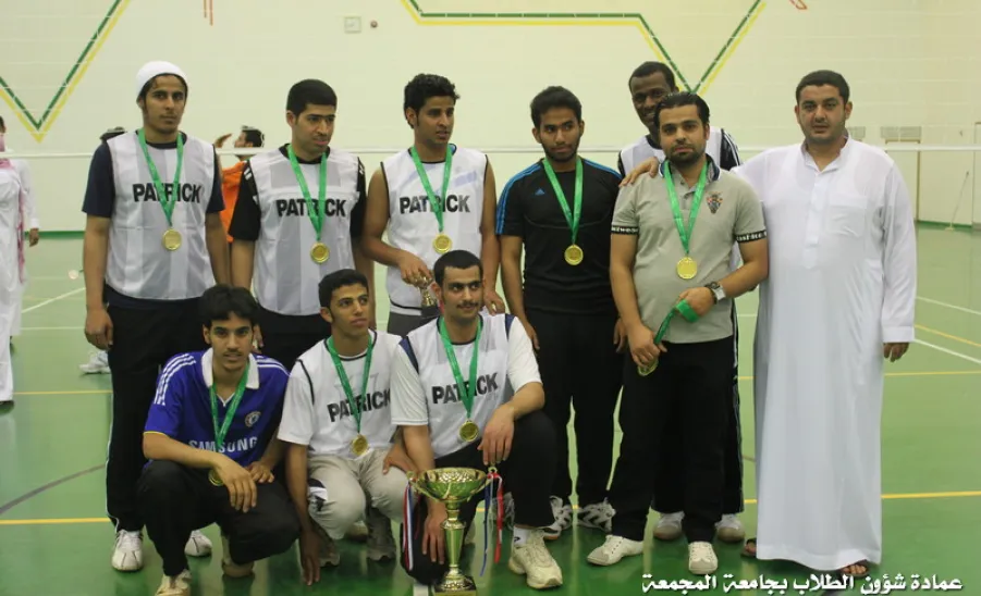 العلوم والدراسات الإنسانية بالغاط بطل كأس العمادة لكرة الطائرة - 