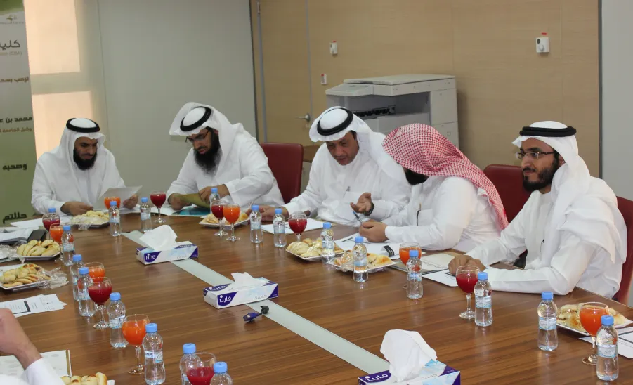 Within the Program of Visiting the Colleges of the University, The Working Team of the Vice Presidency for Academic Affairs Visits the College of Business Administration. - 