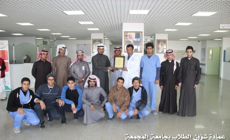 عمادة شؤون الطلاب  تزور بطلاب الجامعة المرضى في المستشفيات - 