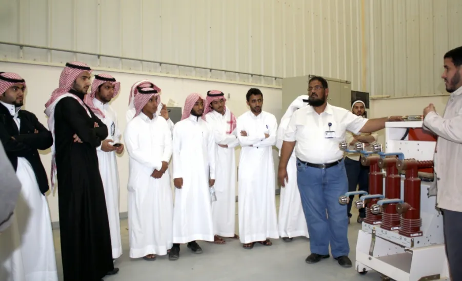 Student Delegation from the Department of Mechanical and Industrial Engineering Pay a Visit to the General Establishment of Desalination in Majmaah  -  