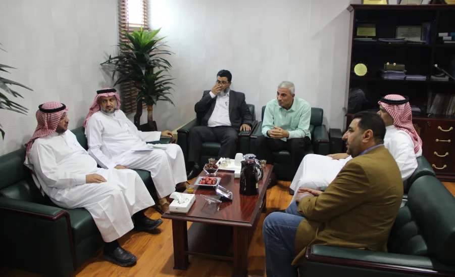 فريق تنفيذ الخطة الاستراتيجية للجامعة يقوم بزيارة كلية طب الاسنان بالزلفي لإستعراض مؤشرات الخطة الاستراتيجية للجامعة - 