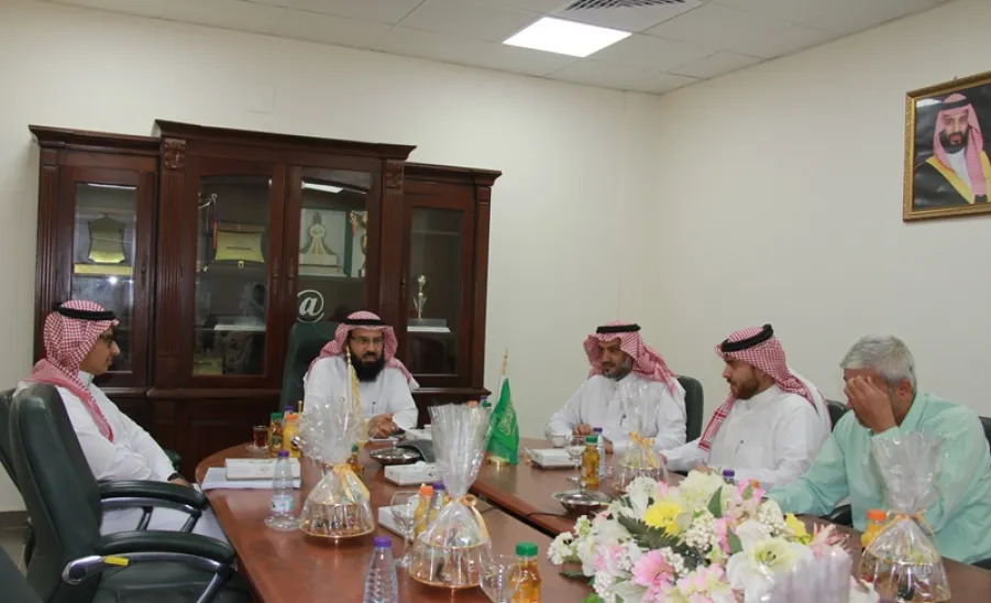 فريق متابعة الخطة الاستراتيجية يبدأ عدداً من الزيارات لاعداد التقرير الاستراتيجي الثاني للجامعة - 