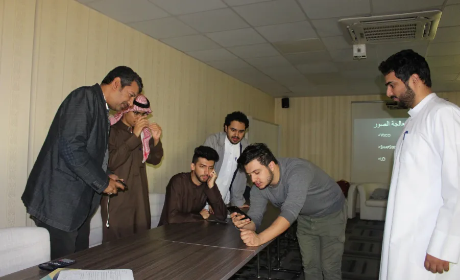CCIS Media Committee Holds Workshop on "Mobile Photography and Editing". - 