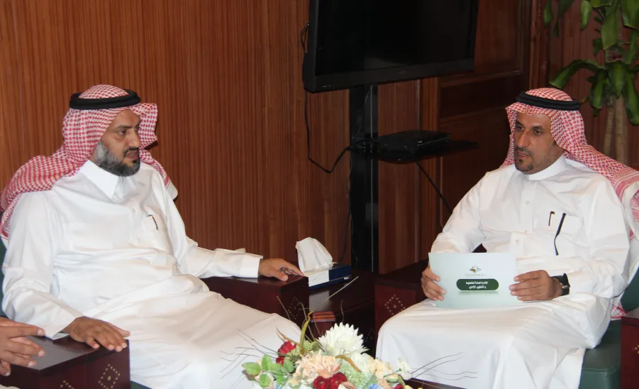 معالي مدير الجامعة يستقبل فريق من الإدارة العامة للتخطيط والتطوير الإداري  - 