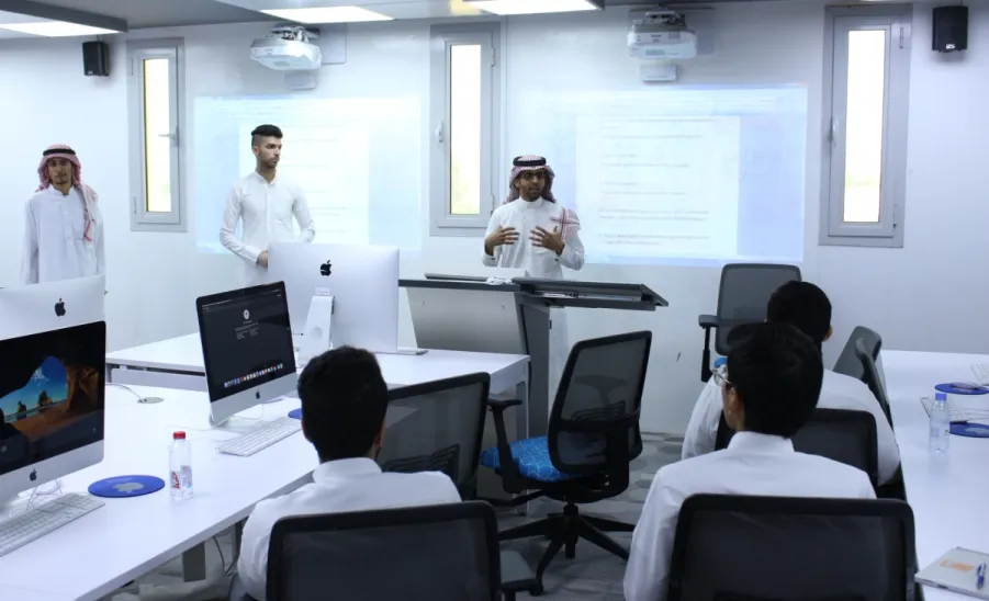 نادي الخوارزمي الطلابي يعقد ورشة عمل بعنوان "طور مهاراتك في البرمجة"  -  