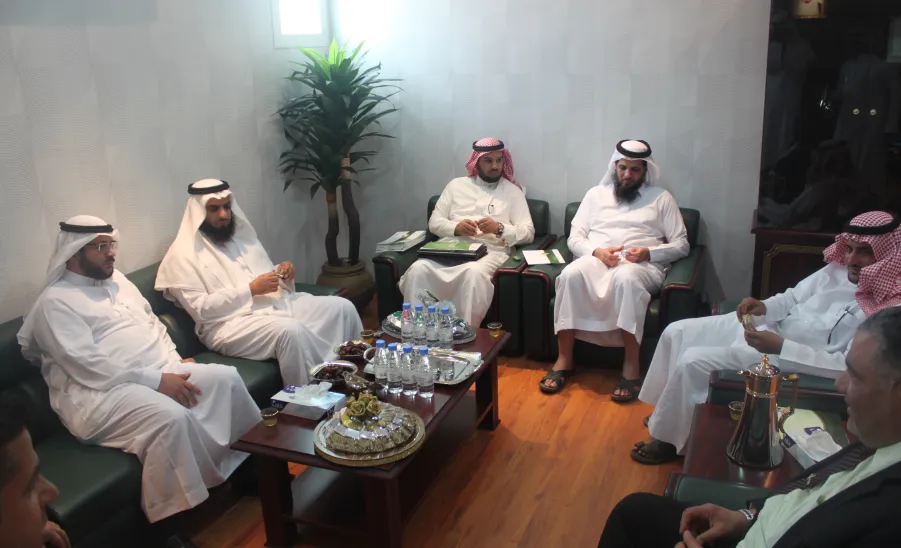 برئاسة وكيل الجامعة للشؤون التعليمية فريق الوكالة يزور كلية طب الأسنان بالزلفي - 