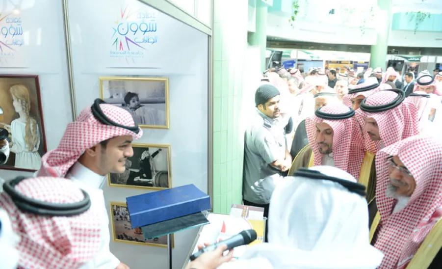 His Highness the University Rector Visits the Wing of Deanship of Student Affairs in the First Forum of the University…Its Visitors Express their impression with Its Success - 