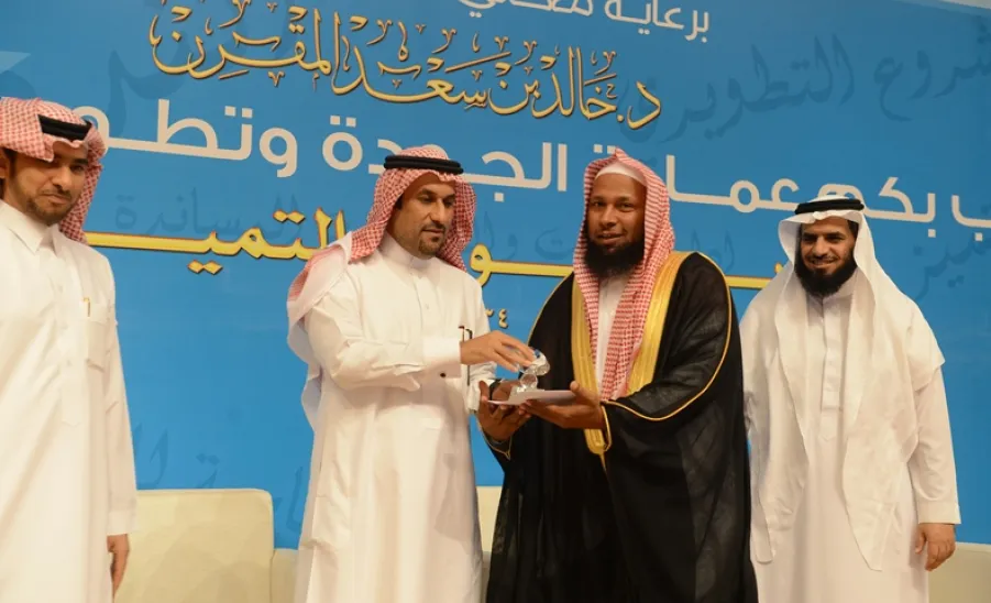 طالبة كلية علوم الحاسب والمعلومات تحصل على المركز الأول في مسابقة معالي مدير الجامعة للجودة والتميز - 