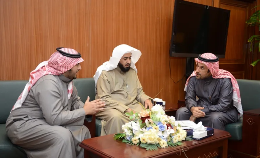 His Excellency the Rector Views the Periodical Report on the Procedural Functioning of the Administrative Communication and Electronic Archiving Project and its Workflow Procedures -  
