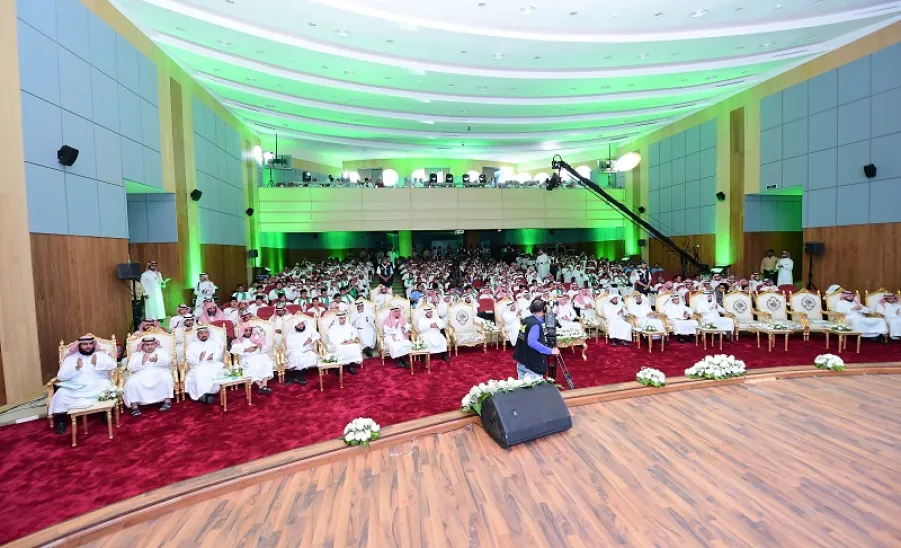معالي مدير الجامعة يلتقي بالطلبة المستجدين - 