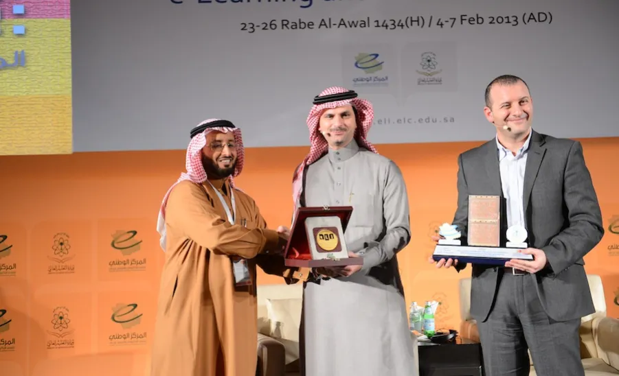 HIS EXCELLENCY THE VICE RECTOR FOR GRADUATE STUDIES AND SCIENTIFIC RESEARCH CHAIRS THE ELEVENTH SESSION OF THE THIRD INTERNATIONAL CONFERENCE OF E-LEARNING AND DISTANCE LEARNING, AND VISITS THE DEANSHIP OF E-LEARNING AND DISTANCE LEARNING PAVILION IN THE - 