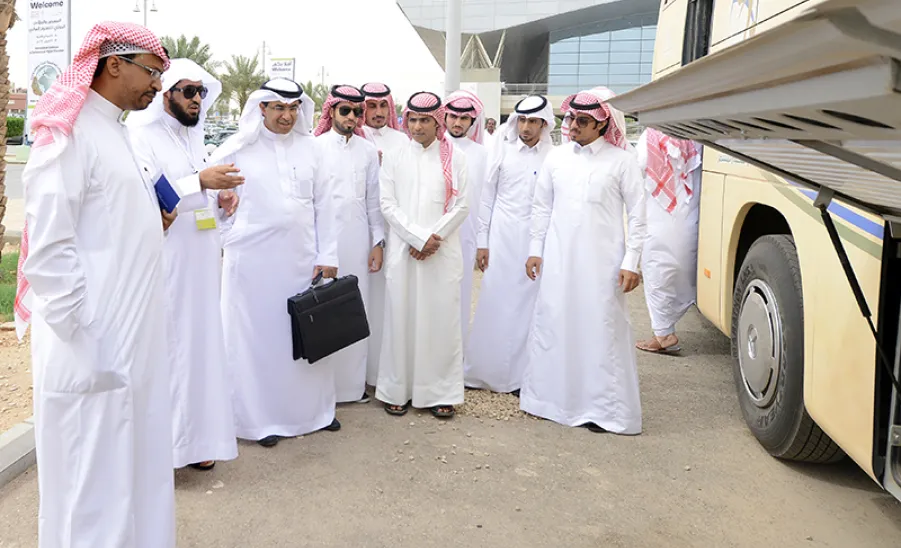The Director of Cloud Computing at the National Centre for Assessment Visits the Training and E-Learning Community Itinerant Bus - 