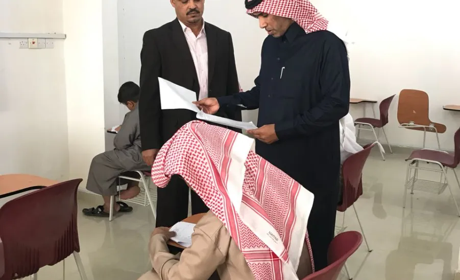 زيارة تفقدية لمتابعة سير الاختبارات النهائية بمقر الكلية بمحافظة الزلفي - 