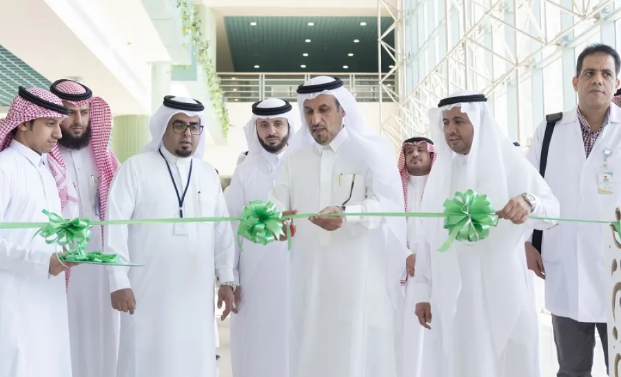 معالي مدير الجامعة يفتتح عيادة مكافحة التدخين بالجامعة -  