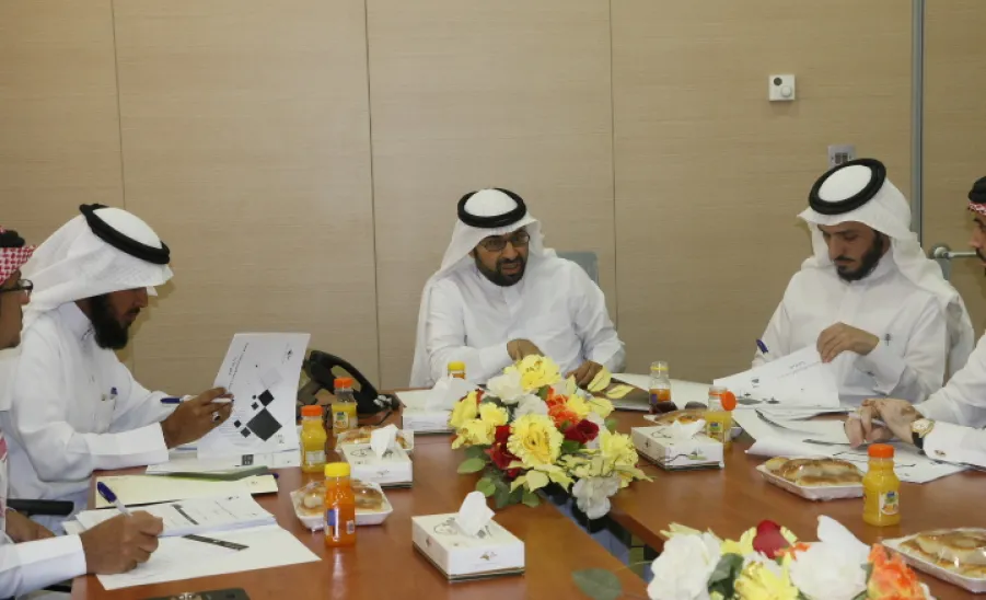 لجنة الإشراف على وحدات خدمة المجتمع بكليات الجامعة تعقد اجتماعها الأول -  