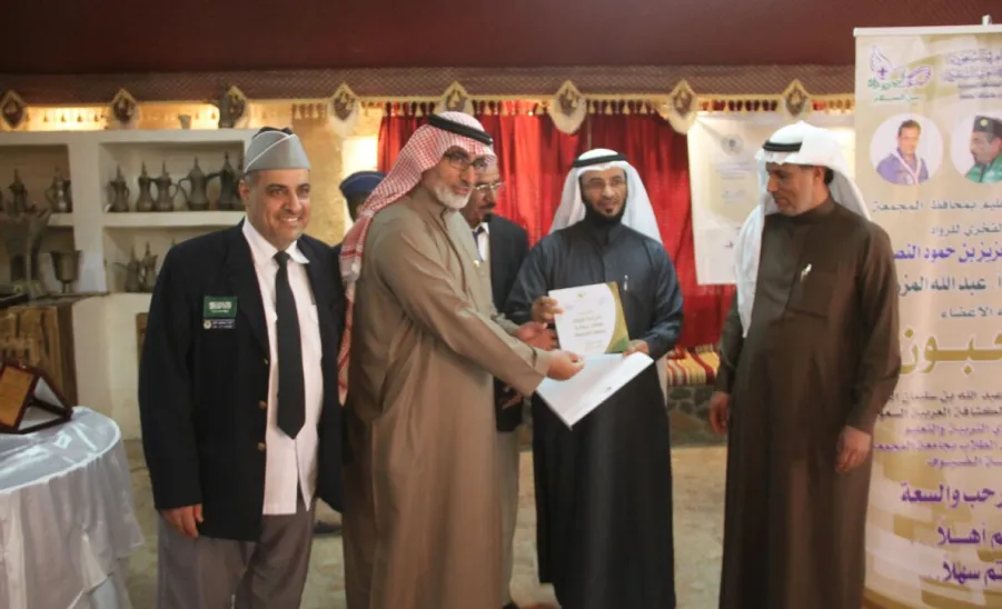 مفوضيات رواد الكشافه تكرم عميد شؤون الطلاب وتسلمه عضوية الرابطة لمفوضية الرواد - 