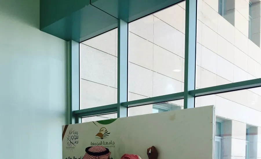 طلاب الجامعة يبايعون الملك سلمان وولي العهد وولي ولي عهده - 