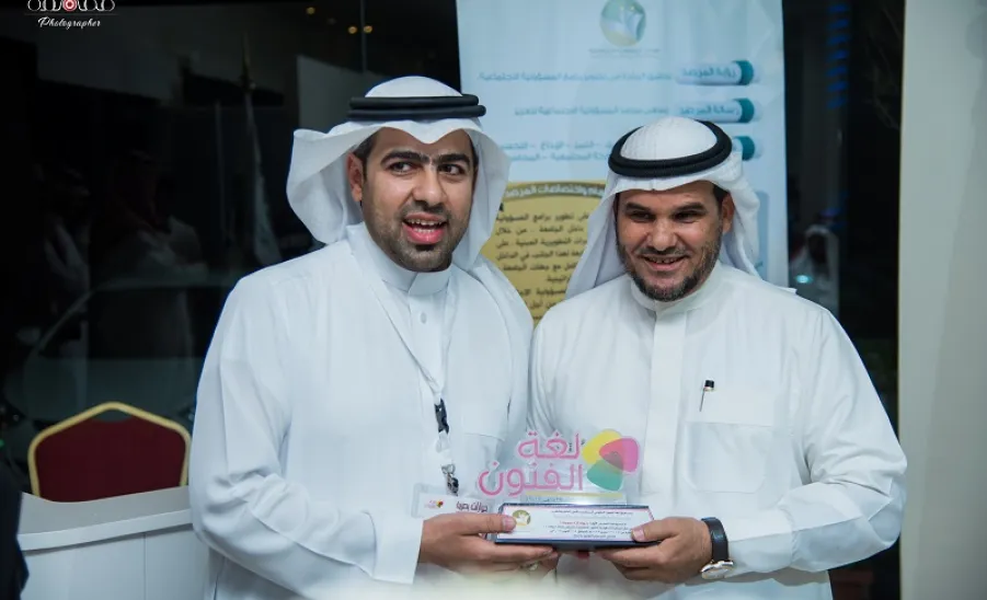 الجامعة ممثلة في مرصد المسؤولية الاجتماعية ترعى المعرض التشكيلي " حوارات بصرية " -  