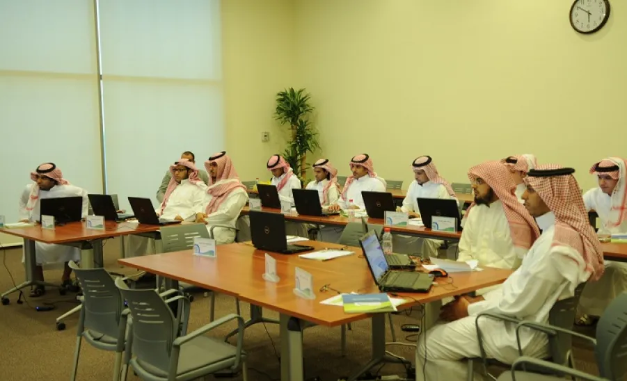 دورة تدريبية لمـوظفـي الدعم الفني بعمادة التعليم الالكتروني والتعلم عن بعد لنظام إدارة التعلم الإلكتروني "جسور" - 