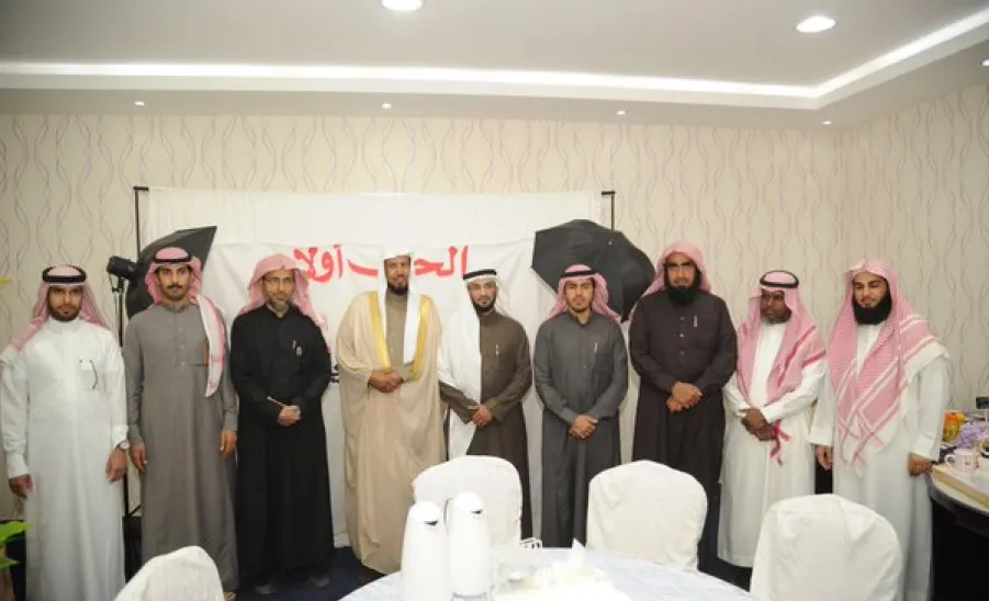 عمادة شؤون الطلاب تختتم فعاليات برنامج مع الله تحلو الحياة  - 