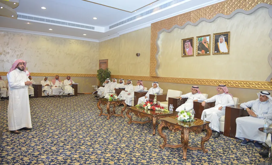 معالي مدير الجامعة يلتقي بوكلاء الجامعة وعمداء الكليات والعمادات المساندة ومدراء الإدارات لمناقشة مستويات التقارير السنوية - 