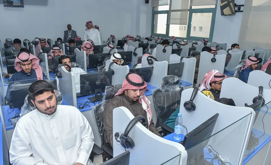 بدء الاختبارات النهائية للمقررات الإلكترونية في مختلف كليات الجامعة - 
