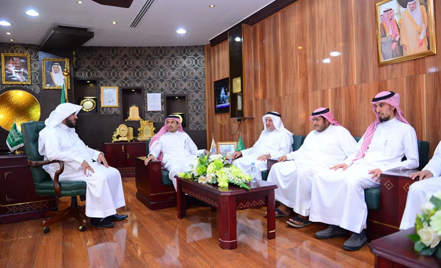 معالي مدير الجامعة يستقبل منسوبي الإدارة العامة للمرافق والإسكان - 