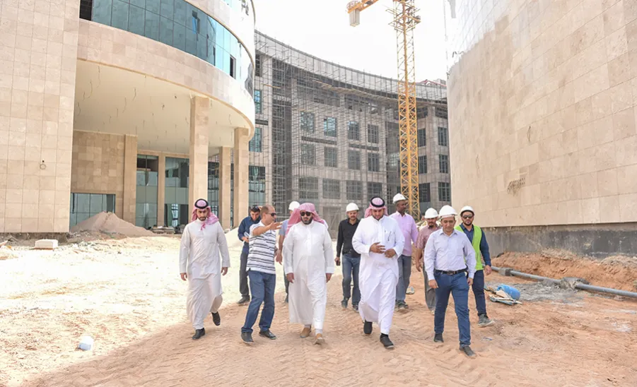 وكيل الجامعة يتفقد مراحل العمل في مشروع إدارة الجامعة والعمادات المساندة - 