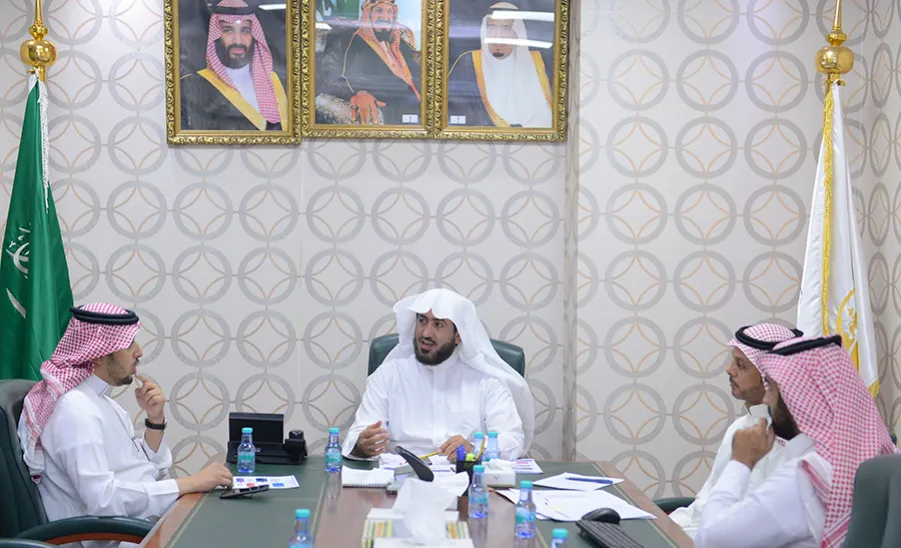 عمادة تقنية المعلومات تعرض تقريراً عن تطوير بوابة الجامعة الإلكترونية وترجمة المحتوى - 